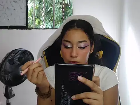 Snapshot of emily_stars1 chatting on November 24, 2025, 7:46 pm emily stars1 online show from November 24, 2025, 7:46 pm