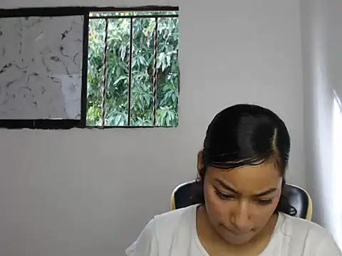 Snapshot of emily_stars1 chatting on November 25, 2025, 8:09 pm emily stars1 online show from November 25, 2025, 8:09 pm