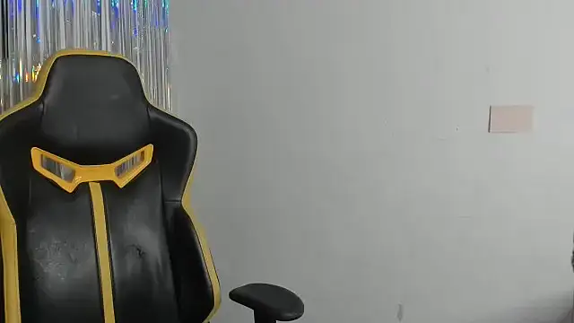 Snapshot of emily_stars1 chatting on December 19, 2025, 6:53 am emily stars1 online show from December 19, 2025, 6:53 am