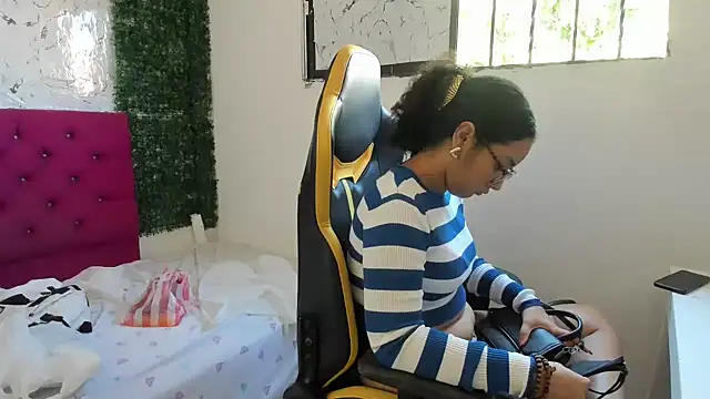 Snapshot of emily_stars1 chatting on January 7, 2026, 2:19 pm emily stars1 online show from January 7, 2026, 2:19 pm