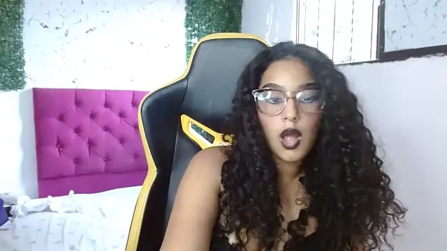 Snapshot of emily_stars1 chatting on January 13, 2026, 9:42 pm emily stars1 online show from January 13, 2026, 9:42 pm