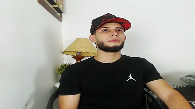 Snapshot of Maxcole_07 chatting on October 31, 2025, 12:11 am Maxcole 07 online show from October 31, 2025, 12:11 am