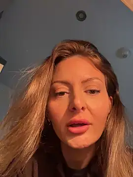 Lovelavender  online show from May 11, 2026, 12:33 pm