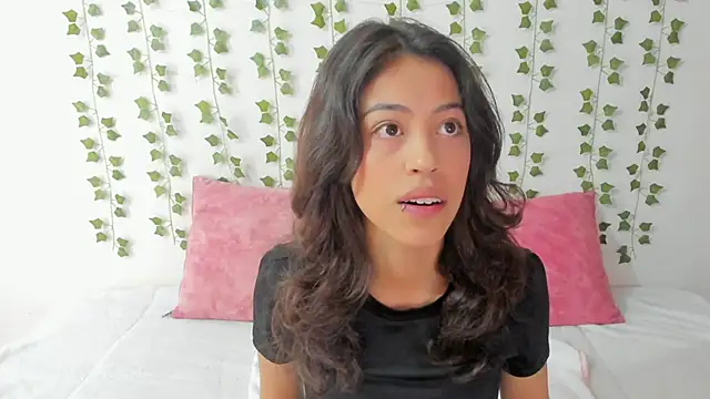 emily jonessxx online show from February 2, 2026, 6:28 pm