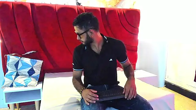 Snapshot of YEFERSON_SCOTT chatting on November 8, 2025, 7:34 pm YEFERSON SCOTT online show from November 8, 2025, 7:34 pm