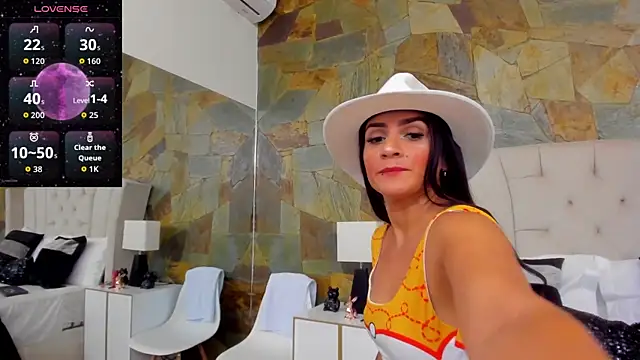 ArianaRosee online show from October 31, 2025, 8:10 pm