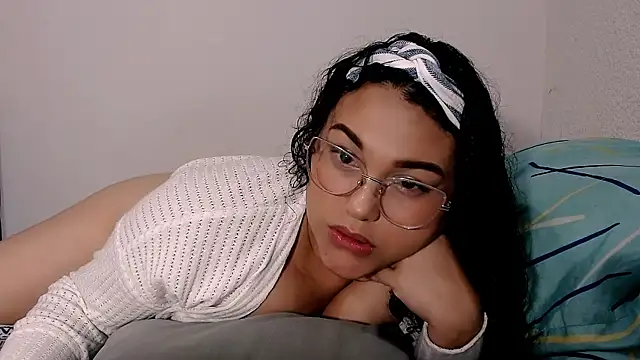 Snapshot of mira_cherry02 chatting on November 8, 2025, 6:35 am mira cherry02 online show from November 8, 2025, 6:35 am