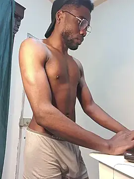 Snapshot of Suamyst_25 chatting on November 5, 2025, 5:02 pm Suamyst 25 online show from November 5, 2025, 5:02 pm