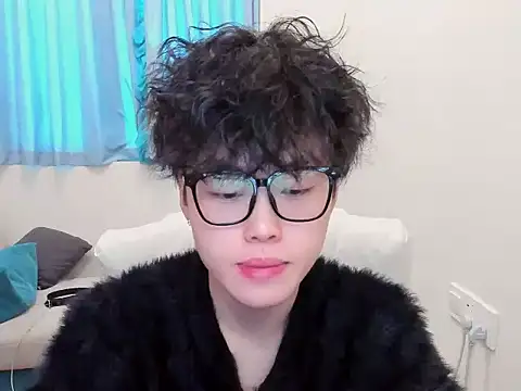 Snapshot of L1kuto chatting on November 5, 2025, 5:40 am L1kuto online show from November 5, 2025, 5:40 am