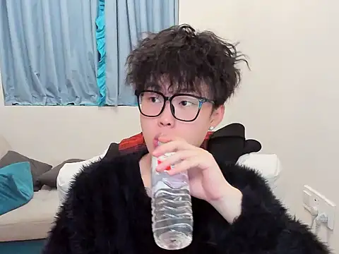 Snapshot of L1kuto chatting on November 5, 2025, 7:58 pm L1kuto online show from November 5, 2025, 7:58 pm