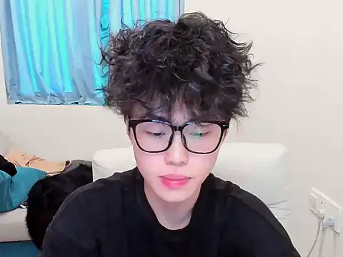 Snapshot of L1kuto chatting on November 7, 2025, 4:01 am L1kuto online show from November 7, 2025, 4:01 am