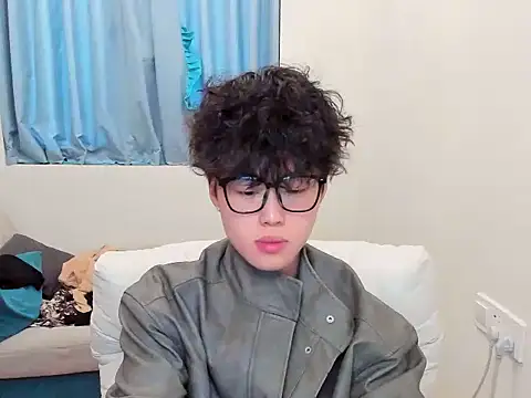 Snapshot of L1kuto chatting on November 8, 2025, 8:25 am L1kuto online show from November 8, 2025, 8:25 am