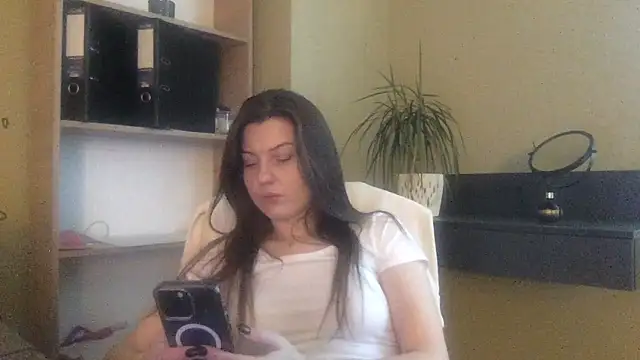 Snapshot of DollyRoma chatting on November 10, 2025, 8:35 am DollyRoma online show from November 10, 2025, 8:35 am