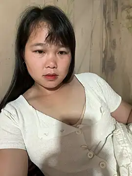 love pusy09 online show from April 5, 2026, 4:04 pm