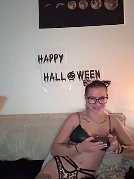 Snapshot of AlyssaSchwarz chatting on October 31, 2025, 6:42 pm AlyssaSchwarz online show from October 31, 2025, 6:42 pm