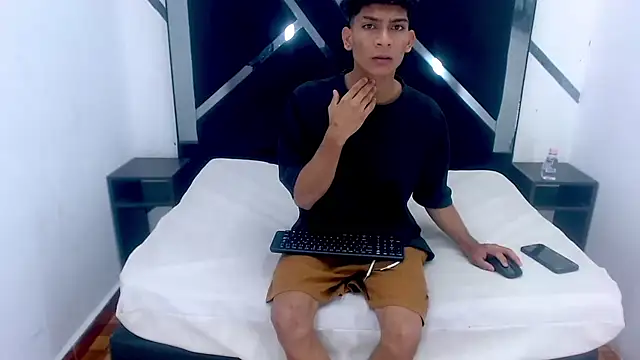 Snapshot of Clarense_Bill chatting on October 24, 2025, 1:18 pm Clarense Bill online show from October 24, 2025, 1:18 pm