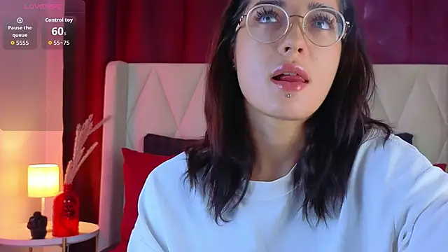 Snapshot of EricaKors chatting on November 8, 2025, 8:25 am EricaKors online show from November 8, 2025, 8:25 am