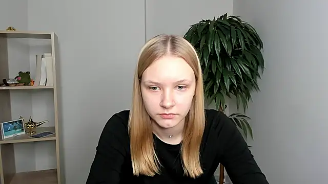 ElissaGlod online show from October 25, 2025, 7:05 am