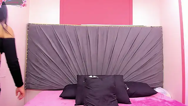 Megan-Hornney online show from November 11, 2025, 1:44 pm