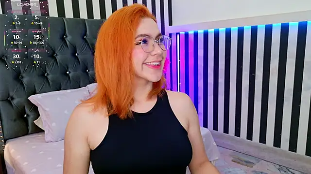 sussiestrawberry online show from October 30, 2025, 10:06 am