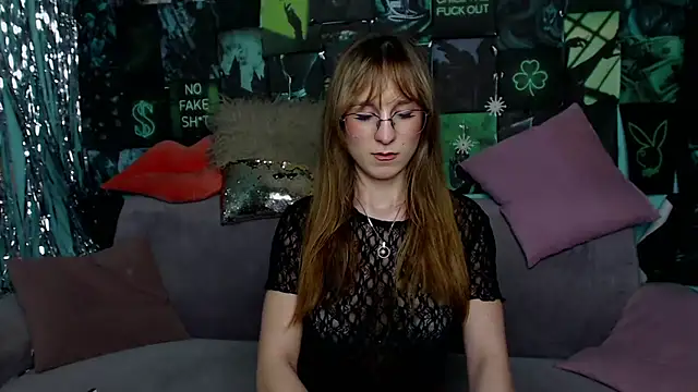 AlishaKellyi online show from April 4, 2026, 4:44 am