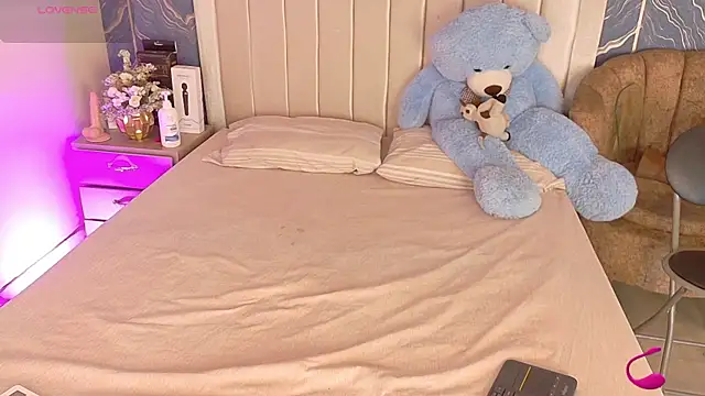 iam nicolle online show from November 20, 2025, 12:38 pm