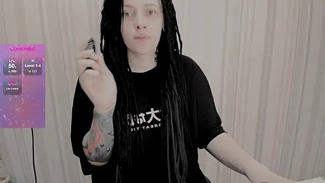 Snapshot of AlternativePolly chatting on November 7, 2025, 9:31 am AlternativePolly online show from November 7, 2025, 9:31 am