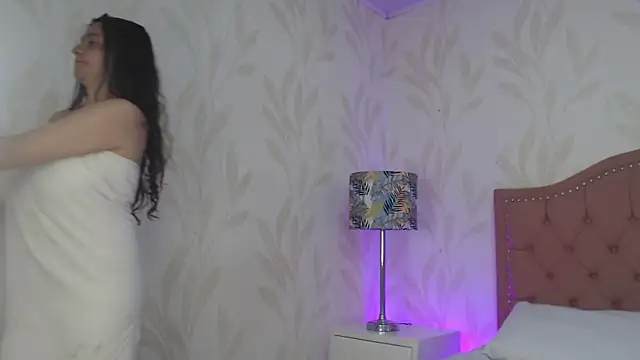 Snapshot of Emmy_Palacios chatting on October 31, 2025, 12:17 pm Emmy Palacios online show from October 31, 2025, 12:17 pm