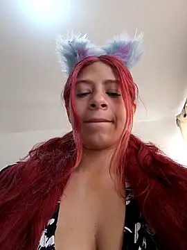 Snapshot of Lunatemptress4 chatting on December 18, 2025, 1:50 pm Lunatemptress4 online show from December 18, 2025, 1:50 pm
