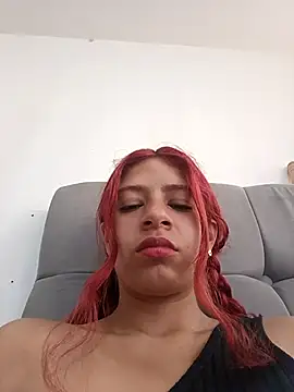 Snapshot of Lunatemptress4 chatting on December 19, 2025, 12:34 pm Lunatemptress4 online show from December 19, 2025, 12:34 pm