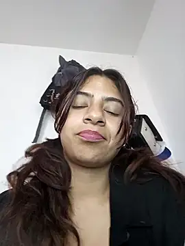 Snapshot of Lunatemptress4 chatting on April 25, 2026, 1:36 pm Lunatemptress4 online show from April 25, 2026, 1:36 pm