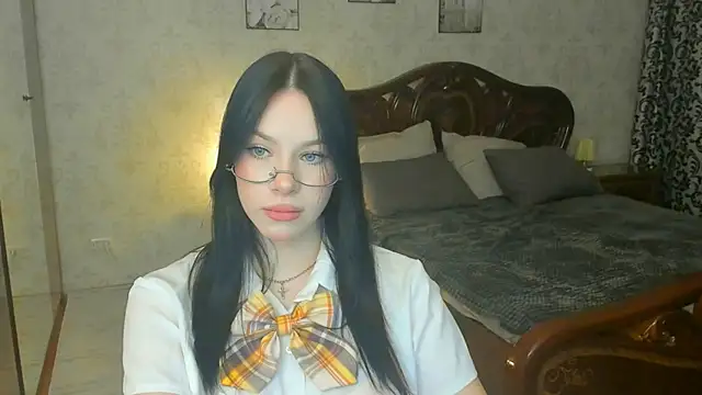 FloraCherry online show from November 13, 2025, 11:42 am