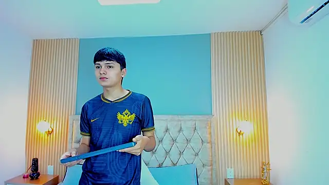 Maxii18  online show from January 9, 2026, 2:47 am