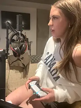 elliepixie online show from December 19, 2025, 2:18 am