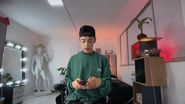 Sebastian Reed online show from March 1, 2026, 1:18 am