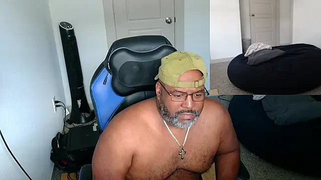 Snapshot of SplendaDaddy50 chatting on October 24, 2025, 5:20 pm SplendaDaddy50 online show from October 24, 2025, 5:20 pm