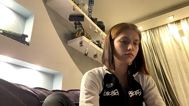 CarmaDiza online show from November 1, 2025, 4:09 pm