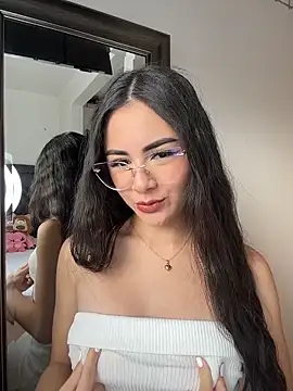 IslaCole online show from February 16, 2026, 9:22 pm