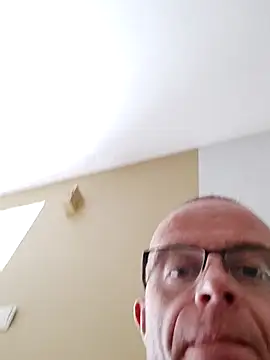 Snapshot of Breizh5605 chatting on October 26, 2025, 12:33 pm Breizh5605 online show from October 26, 2025, 12:33 pm