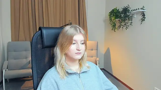 Snapshot of LisaRais chatting on October 25, 2025, 9:28 am LisaRais online show from October 25, 2025, 9:28 am