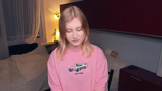 Snapshot of LisaRais chatting on November 9, 2025, 8:51 pm LisaRais online show from November 9, 2025, 8:51 pm