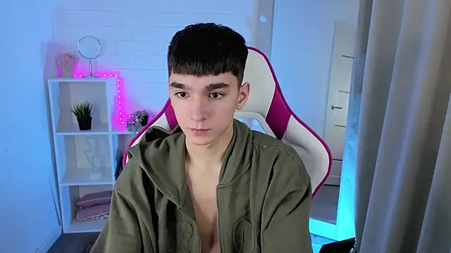 Snapshot of YamiTwink chatting on November 22, 2025, 5:39 am YamiTwink online show from November 22, 2025, 5:39 am