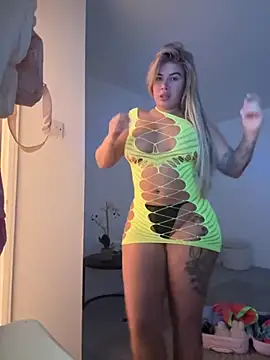 Snapshot of Ellemonroe chatting on November 2, 2025, 10:23 pm Ellemonroe online show from November 2, 2025, 10:23 pm