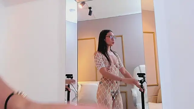 NahimiThompson online show from February 4, 2026, 8:03 pm