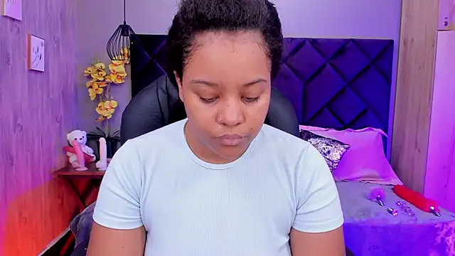 Snapshot of Aisha_Linh chatting on November 5, 2025, 8:09 pm Aisha Linh online show from November 5, 2025, 8:09 pm