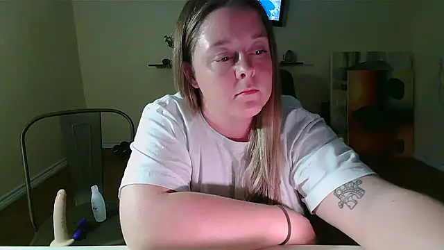 Artgirlie31 online show from November 12, 2025, 4:46 am