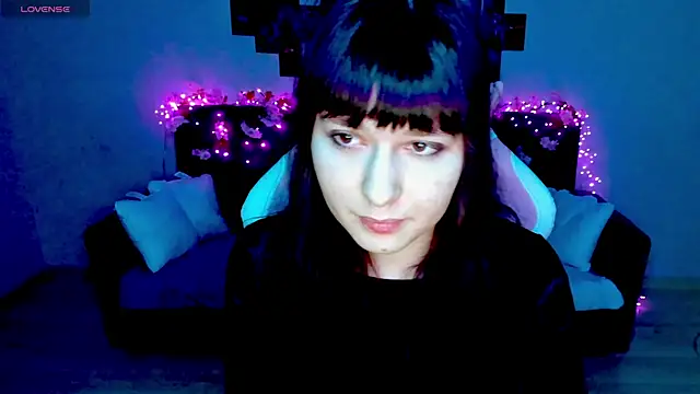 Snapshot of Quietdaisy chatting on November 14, 2025, 6:50 pm Quietdaisy online show from November 14, 2025, 6:50 pm