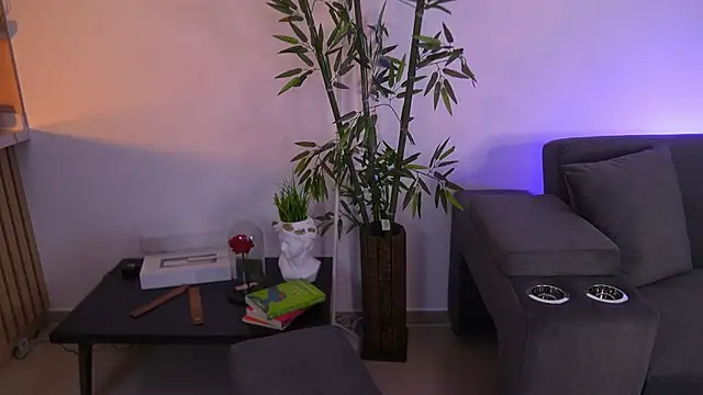 JessicaPratt online show from June 25, 2026, 9:08 pm