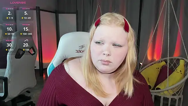 Snapshot of LottieReed chatting on May 10, 2026, 9:14 am LottieReed online show from May 10, 2026, 9:14 am