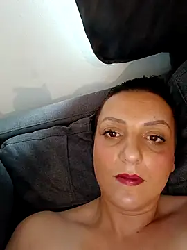 Snapshot of LyndaTruelove chatting on October 25, 2025, 11:29 am LyndaTruelove online show from October 25, 2025, 11:29 am